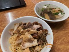 -松树干拌面店