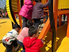 -奕欧来上海购物村停车场