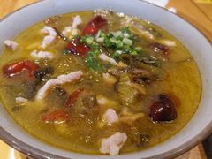酸菜肉丝面-呼啦面馆·头牌豌杂面(爱琴海店)