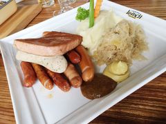 -LENBACH兰巴赫西餐啤酒坊(大连东港店)