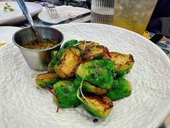 炙烤孢子甘蓝配chimichurri-LESCEDARS Brasserie Bistro香柏树