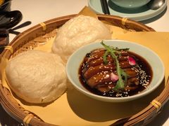 酒酿馒头配扣肉-卯时·龙光雅宴·精致锡帮菜(惠山古镇店)
