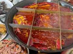 -渝嘴小老弟老火锅(华新村店)