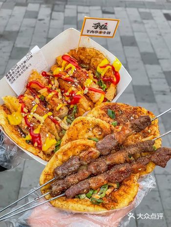 滨江道新店，终于吃到这家小饼夹串！！