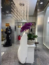 -Tloml salon