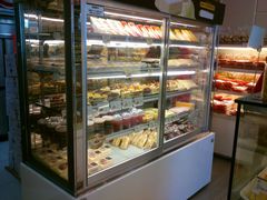 面包甜点陈列柜-嘉华饼屋JOY BAKERY(南屏街店)