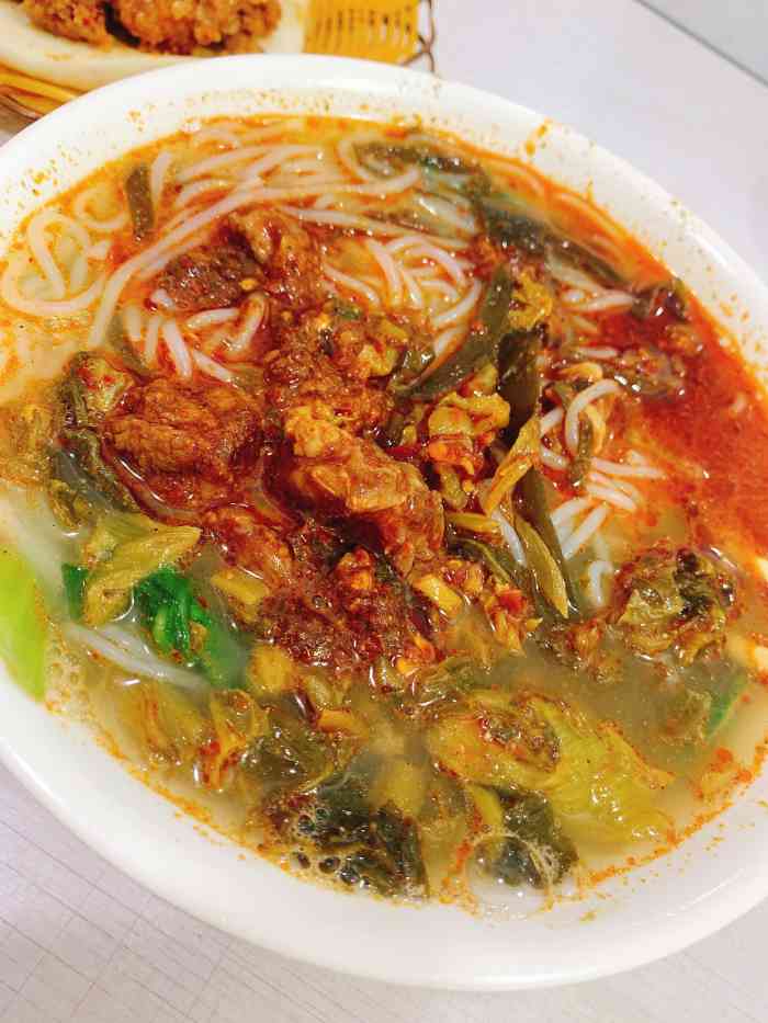 最爱他们家的酸菜米线了,但是缺点就是咸了,因为酸菜的关系,所以说不