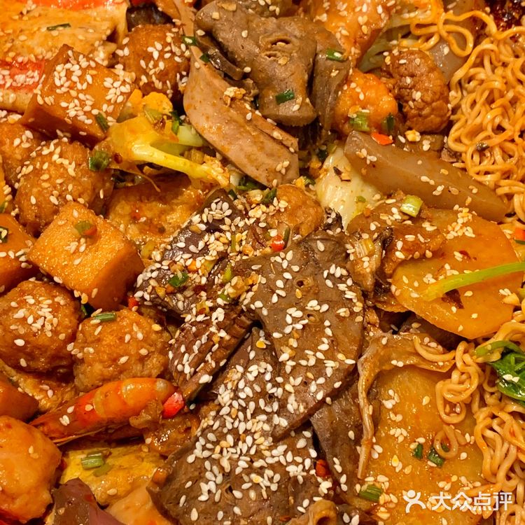 每次在小上刷到这种盘盘麻辣烫都要流口水 现在这个盘盘