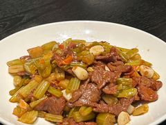 酸芹炒黄牛肉-大鱼徽州·寻味徽菜(万象汇店)