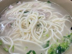 -亮亮面馆(经六路店)