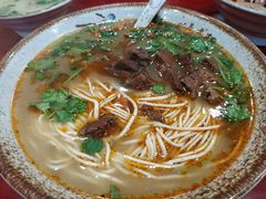 红烧牛肉面-金杨拉面王小吃面馆·牛三宝面·红烧牛肉粉