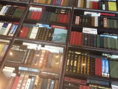 -钟书阁(松江泰晤士小镇店)