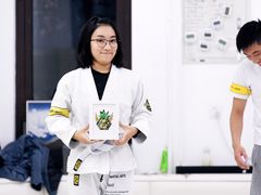 -菠萝格斗巴西柔术训练馆
