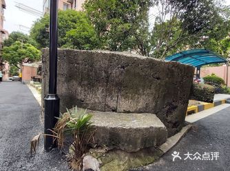 1、该碉堡位于徐汇区浦北路948弄内，具体位置可见附