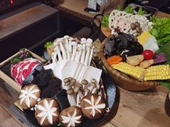 -湊湊火锅·茶憩(杭州湖滨银泰in77店)