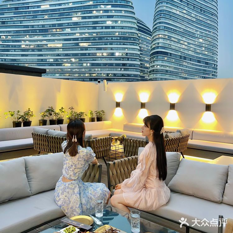 北京美食探店｜看望京soho夜景🌃吃小龙虾🦞