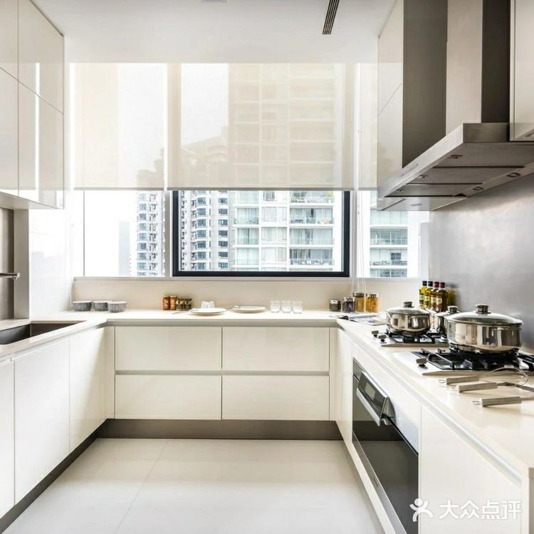 让·努维尔在新加坡设计的公寓楼，豪宅也有清新的画风  