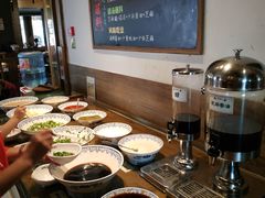 自助调料区-纸盐河码头火锅(十八梯店)