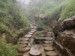 -雪山彩虹谷景区
