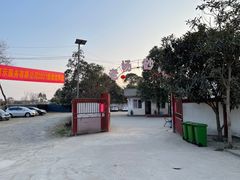 看似冷清的门口 里面全是人-老杨砂锅鱼庄