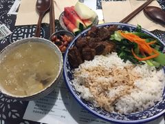 -蜗牛小馆醉乡民谣云南菜(惠新西里店)