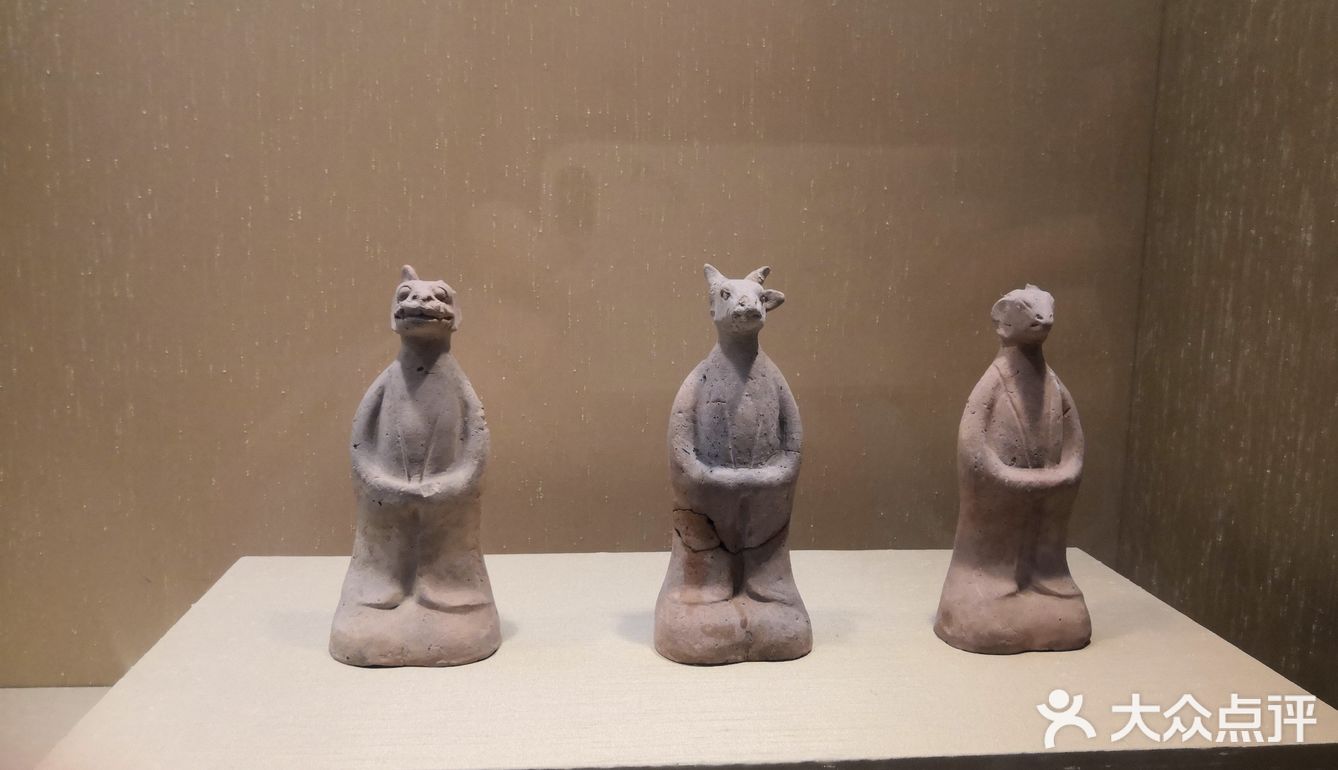苏州博物馆馆身以灰白两色为主