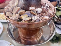 -一口猪海鲜浑锅·东北家常菜