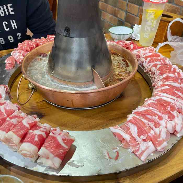东镇老火锅(黄岛紫金山店)-"饭点去的,已是热气腾腾,冬天就应该吃火锅