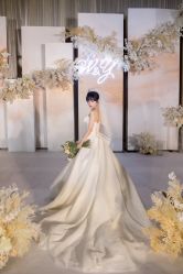 -Lady  Jane高端婚纱礼服馆