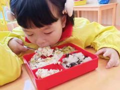 -小门牙好性格托育(北外滩中心)