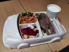 -汽车博物馆主题餐厅