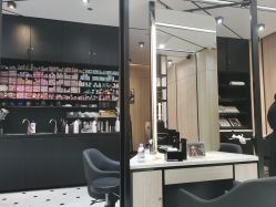 -HAIR CORNER