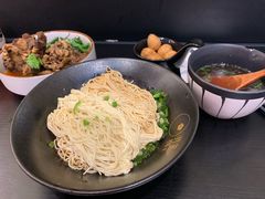 香辣牛骨汤面-贡梅老面馆·蟹粉面·无锡特色小吃(南长街主推店)