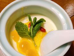 带奶皮的酸奶芒果-雀舞云南菜(天津天河城购物中心店)