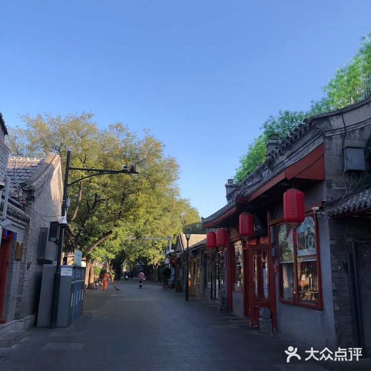 南锣鼓巷的清晨和夜晚