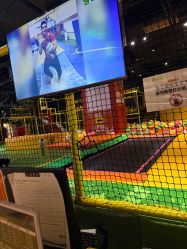 -蹦蹦跳跳(新奥购物中心店)