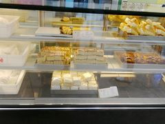 面包甜点陈列柜-上海哈尔滨食品厂(淮海中路店)
