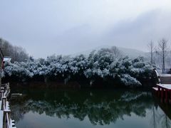 -雪山彩虹谷景区