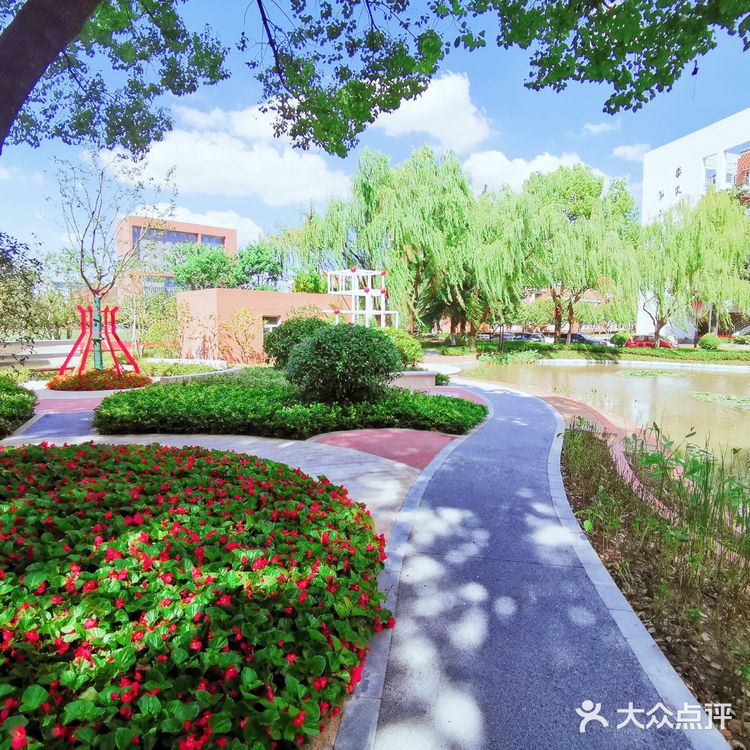 华师大二附中 校园环境太好了吧