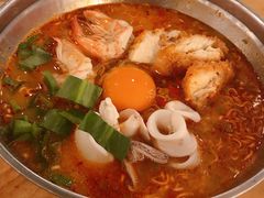-席娜卡琳火车铁道夜市