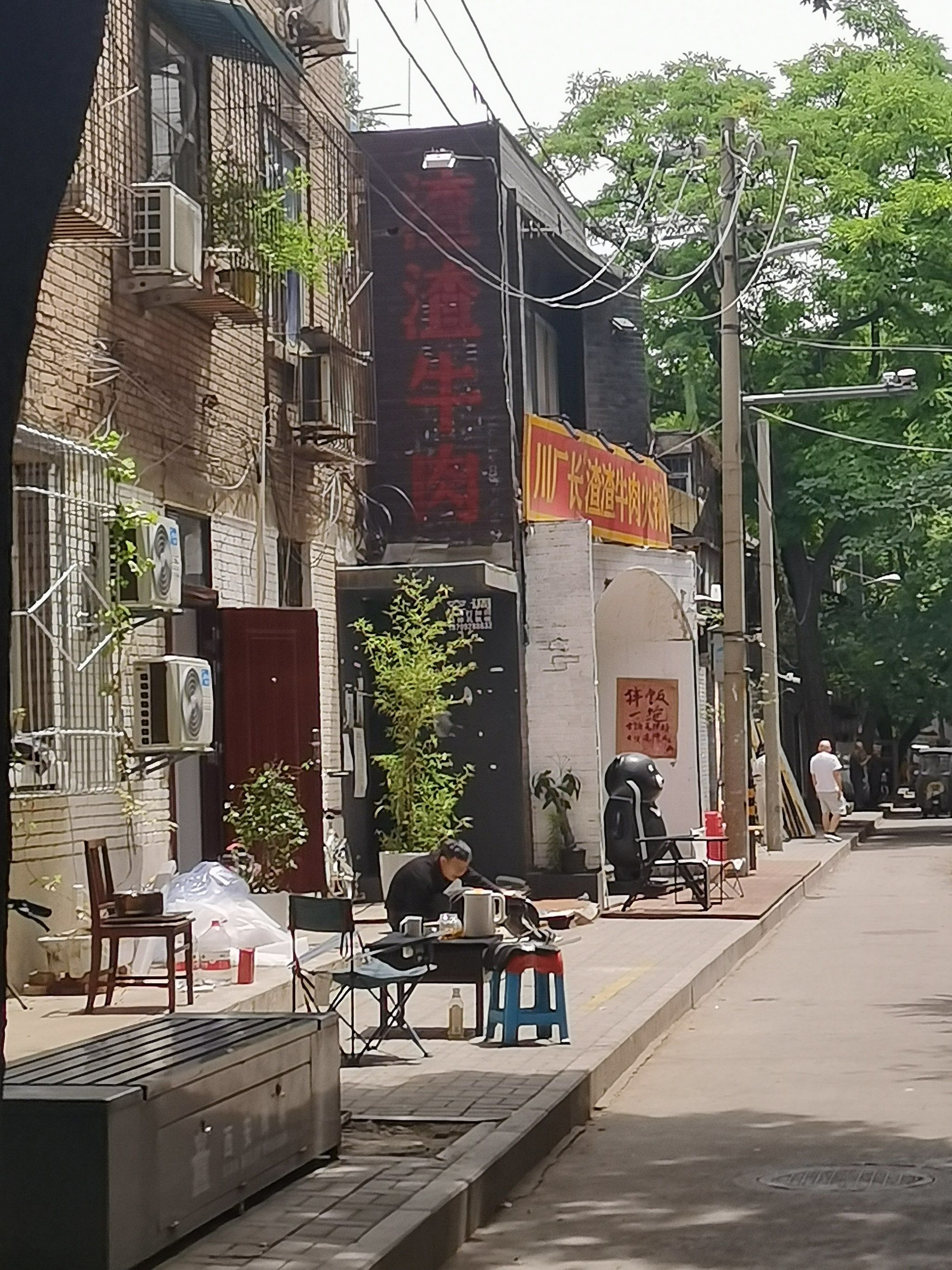 要不是导航还真找不到这里,周围是老旧的居民小区,把店开在这里也算是