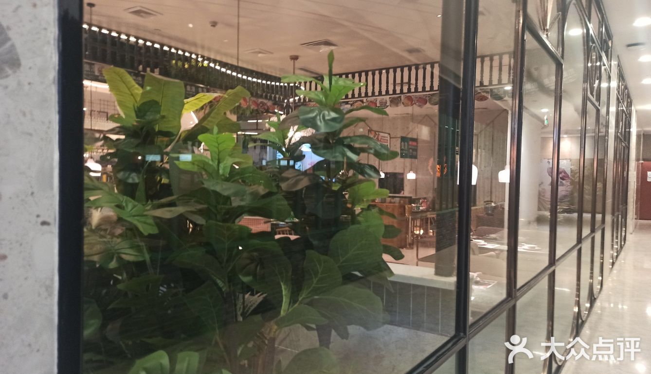 菜品有火锅和炒菜一类的