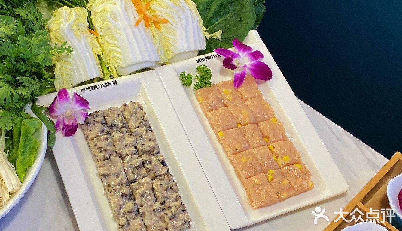 这家火锅光是蘸料就有27种❗️还有12样小食💥