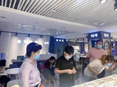 -宏宇眼镜蔡司依视路折扣店(兆佳眼镜城店)