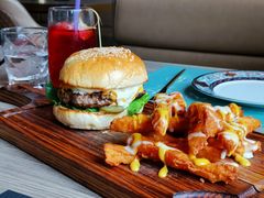 洛杉矶双重车达芝士牛肉汉堡-J·one Bistro吉萬酒厨·牛排