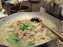 羊肉大煲-川流不息·地道川菜·小龙虾(松东路店)