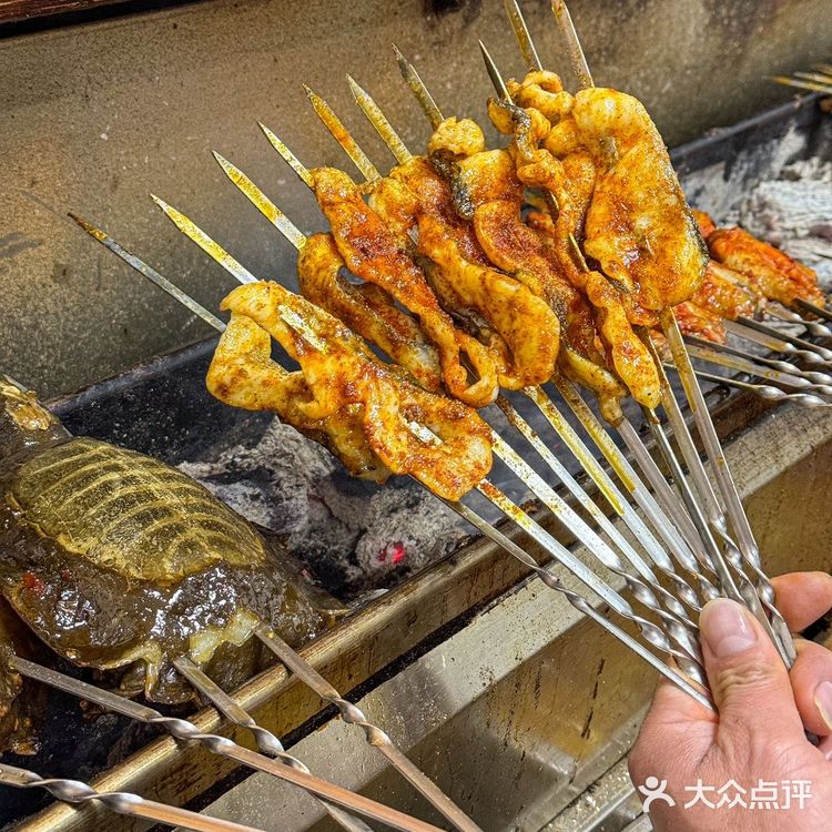 来猜店:烧烤、开了十几年、招牌烤鸡翅!