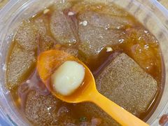门口的冰汤圆-渝味黄姐火锅(黄泥村店)