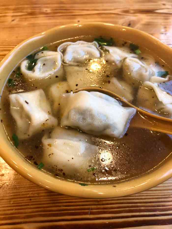 老上海馄饨铺-"提早下车吃早饭,看到这个感觉不错就进去看.