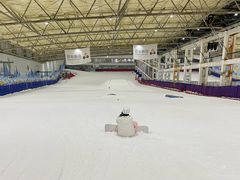 -乔波室内滑雪场
